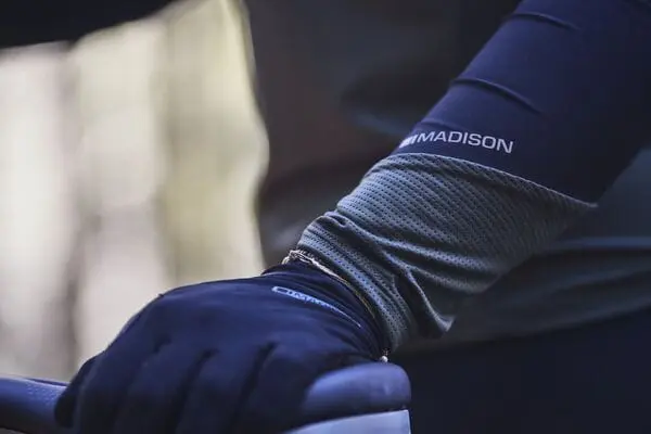 Madison Flux Women's Long Sleeve Trail Jersey - Image 10